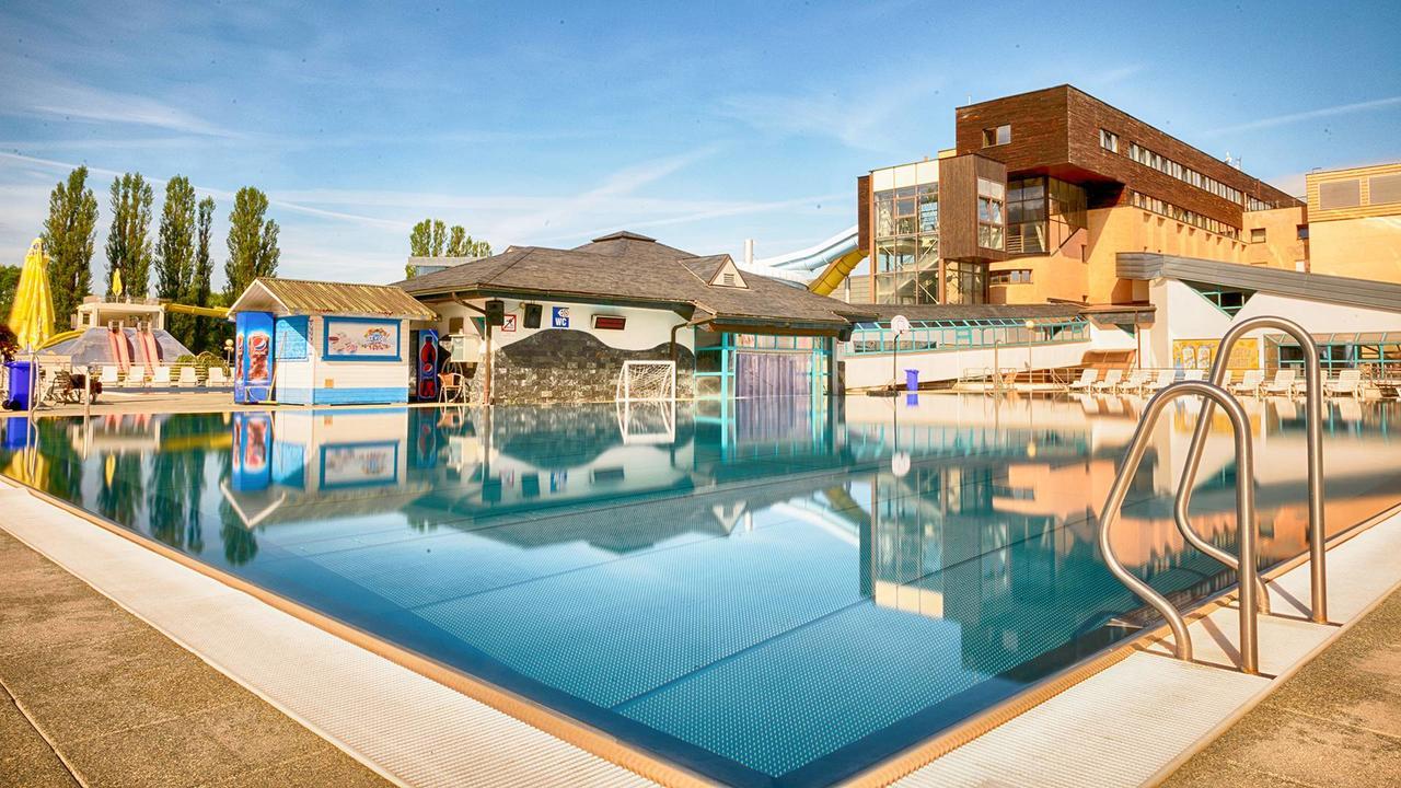 Aquacity Seasons Hotel 4*